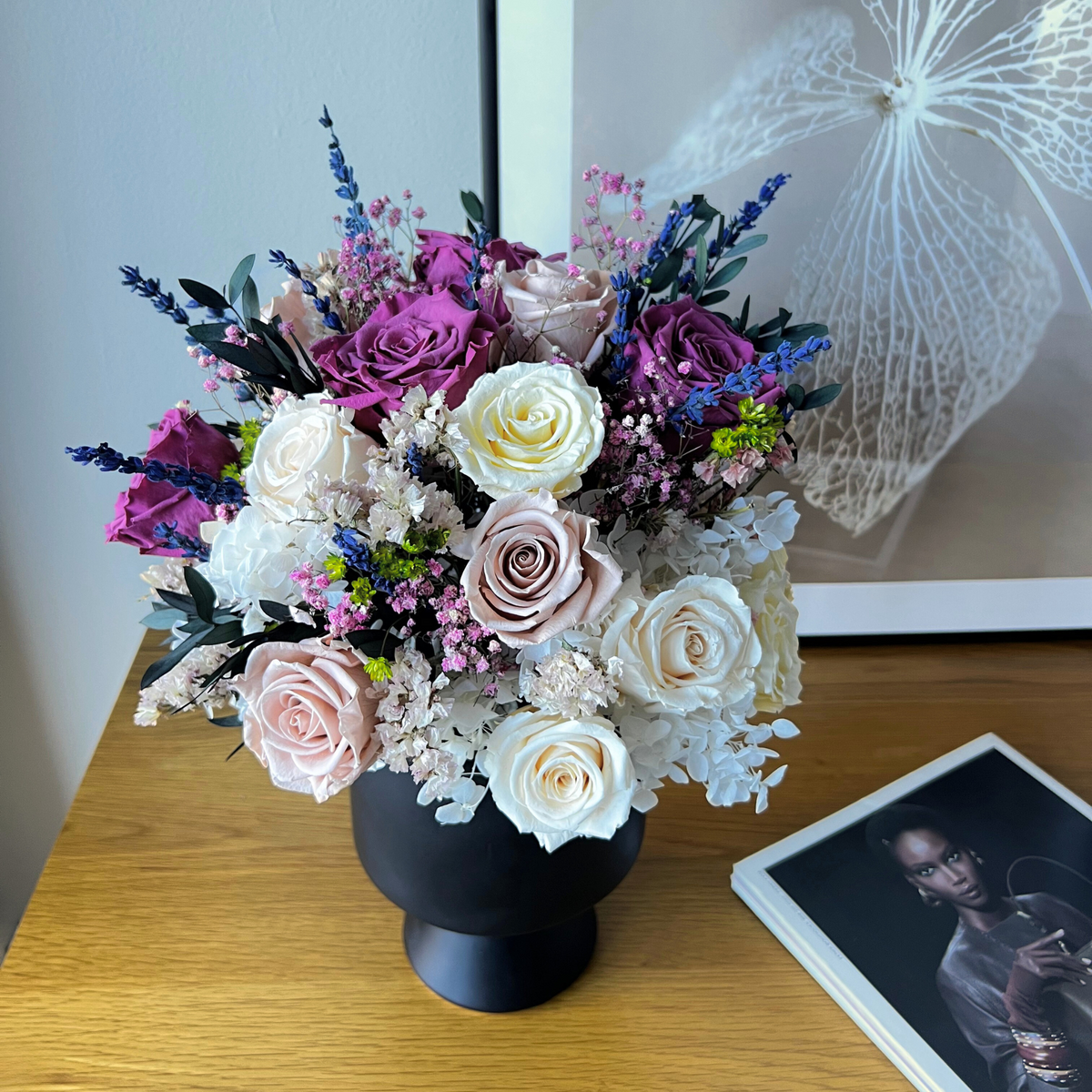 The Après by Eos Blooms: preserved roses in a black vase, luxury decor for any table.