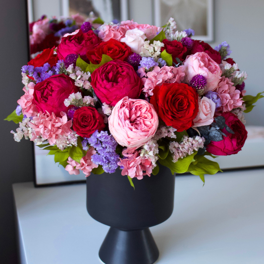 Ma Chérie by Eos Blooms: preserved flowers in a black vase, perfect for a romantic touch.